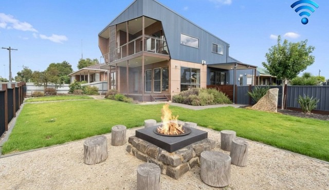 Bendigo Lakeside - settle into your lakeside haven