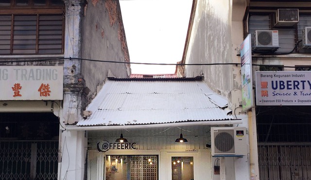 Best location Cafe attached homestay
