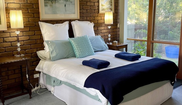Bluff House Studio 2min beach.Short term Exclusive 2 guests. Coffee Machine. in Saint Leonards