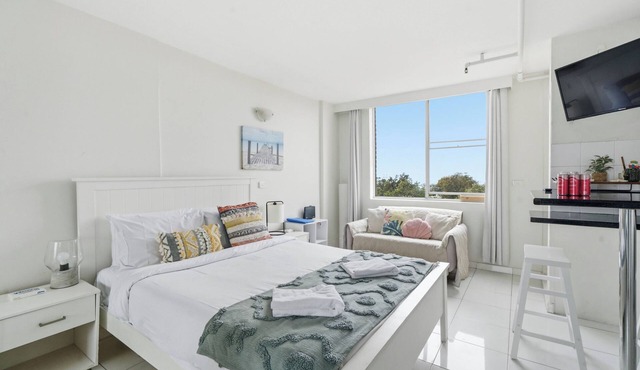 Bondi Fairview Coastal Panorama with Balcony