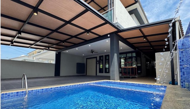 Botanica Parkland Melaka Landed with Private Pool for 16 Pax