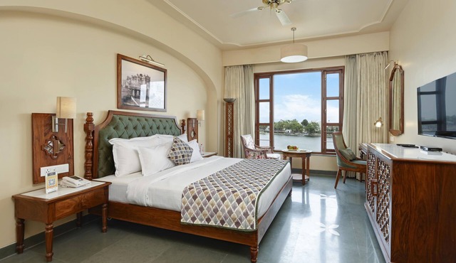 Brahma Niwas - Luxury Lake View Hotel with Infinity Pool, Udaipur