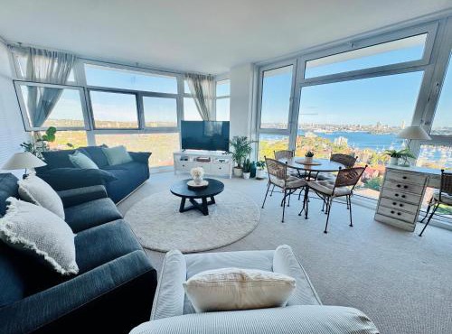 Breathtaking Harbour Bridge & Harbour Views, Corner Apartment, Free Parking