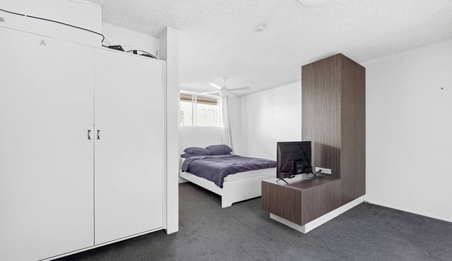 Bright 1-Bedroom Apartment Steps from Bondi Beach