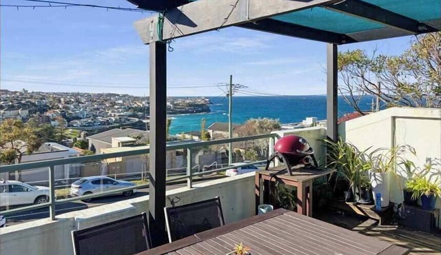 Bronte Retreat. Beach at 500m with Rooftop access in Bronte