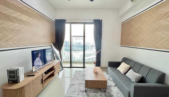 C3 OKR 1-10 pax spacious & comfort near Midvalley