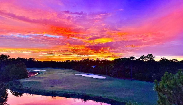 CADDYSHACK CONDO at ST JAMES BAY GOLF AND PICKELBALL RESORT UNIT331 Penthouse condo with 2 king suite with pvt bathrooms, 2 bunks room, sunset views on patio, onsite pool, gated entrance, excellent for couples & groups, onsite restaurant, 1 dog ok w fee in Big Blackjack Landing