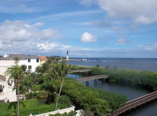 Canada House Pompano Beach in Pompano Beach