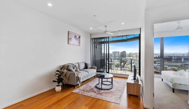 Capri - Executive 1BR in Fortitude Valley plus parking in Newstead