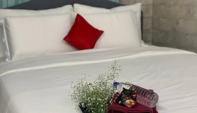Casa Quatro 5 minutes to Lilavati Hospital with alternate day cleaning.