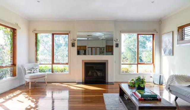 Cascade Cottage: Spacious Family Retreat in Keysborough Garden Parking Sleeps 8