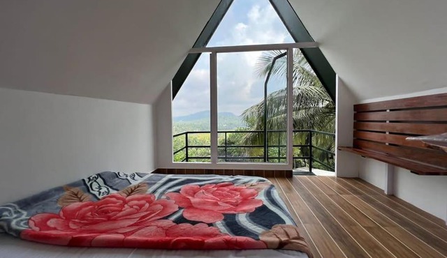 Casita Greens A-frame Hut