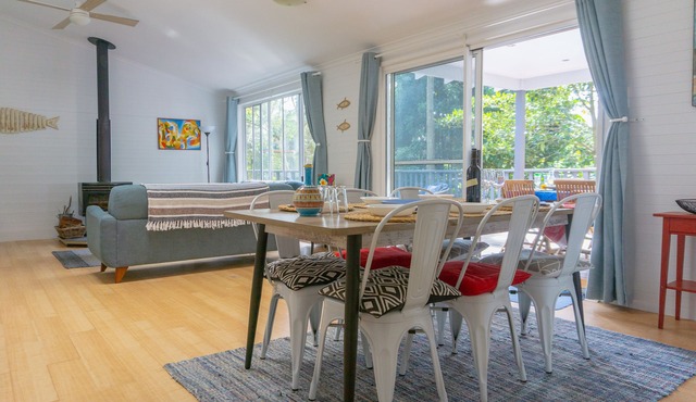 Castaway | Cosy-up by the fire | Opposite beach path | Pet friendly
