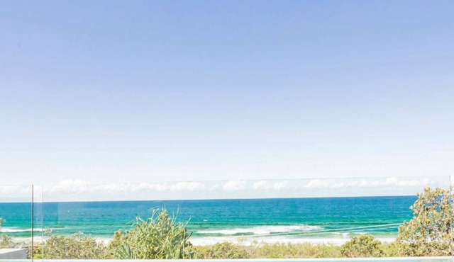 Castaways Beach Escape - 6 Bedroom in Castaways Beach