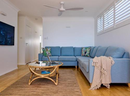 Casuarinas 5 superb waterfront unit