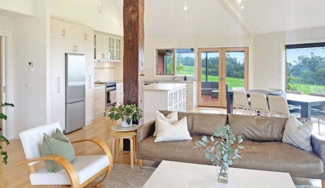 Cedar & Mist — Sauna, Hot Tub & Mt Buller Views