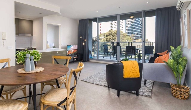 Central 1-Bed with Parking, BBQ