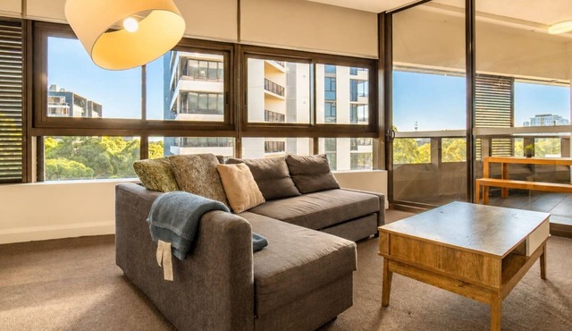 Central 2BR Olympic Park Apt with Parking