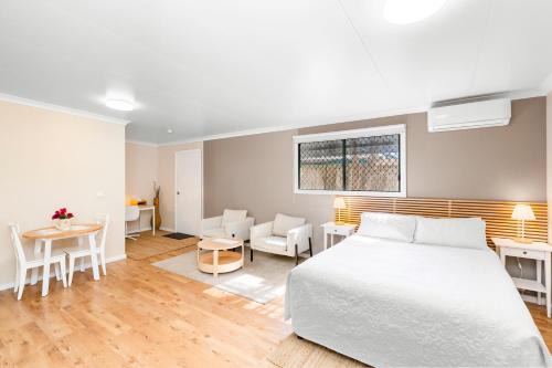 Central guest studio with secure parking!