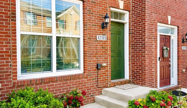 Charming 3 bedroom, 3.5 bathroom Townhome In Ashburn, Virginia in Ashburn