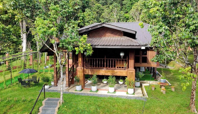 Charming Nature Kampung Home for Family Getaways