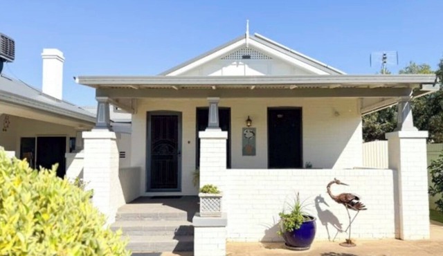 Charming peaceful two-bedroom apartment in Parkes