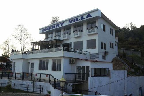 Cherry villa in Manamaiju