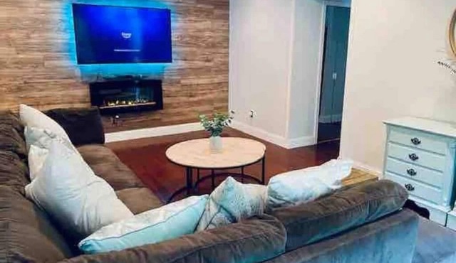 Chic Mosaic District 2BR/1BA Condo pet friendly near DC w/pool in Annandale