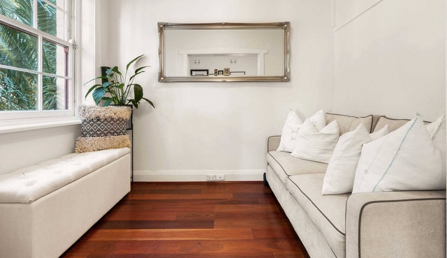 Chic Quiet Apartment Close to Everything