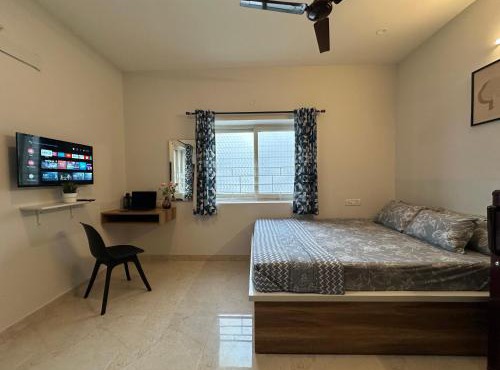 Chic Studio Retreat - Indiranagar Bengaluru - ES101
