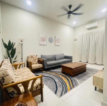 Cinta Alora Homestay l For Malay Only