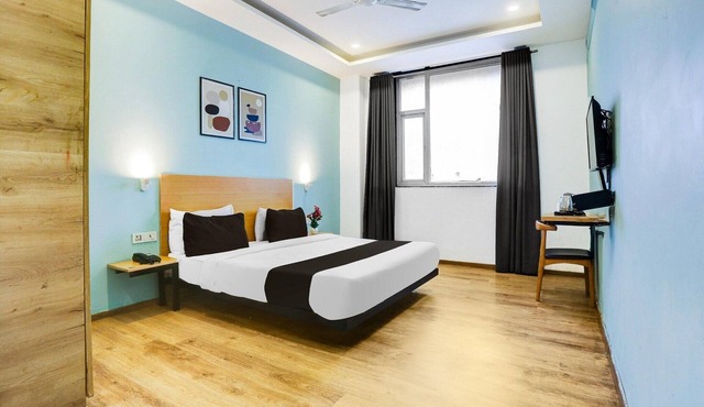 Classic with BalconyRohini Sector 23