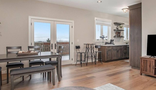 Classy Cabin | Beaches | Grand Mere | Wineries in Stevensville