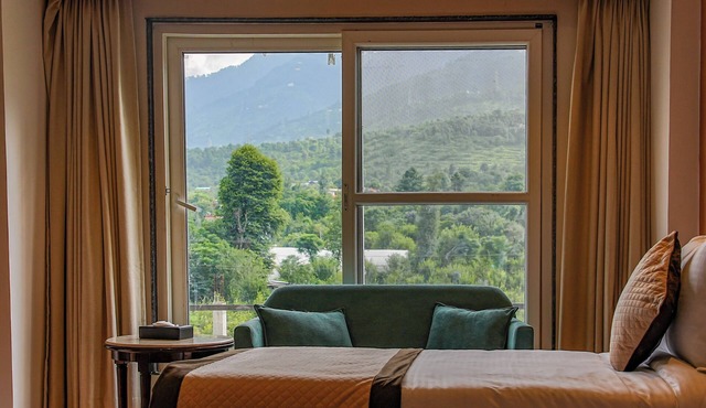 Click Hotel Bhuntar,Kullu-Bhuntar Airport in Aut