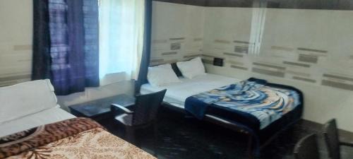 Cmt Lodge & Rooms