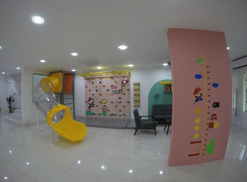 CoCo Fun House Kemaman with Pool and Bathtub