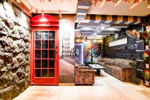 Collection O Circus Avenue Road Formerly Hotel Rockstar