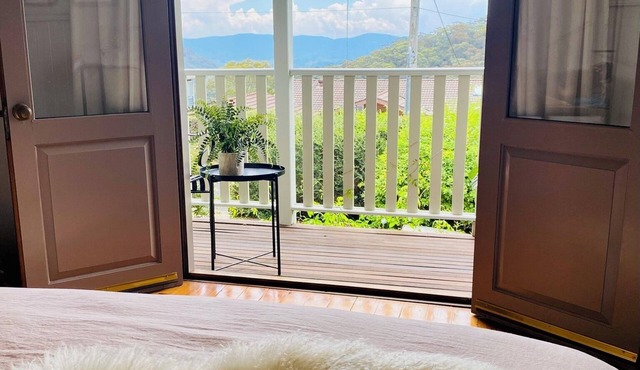 Colomatta Mist, Blackheath - Pet Friendly Cottage with Escarpment Views