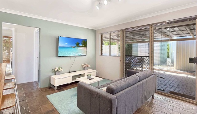 Comfortable 3-Bed Home in Marangaroo in Marangaroo