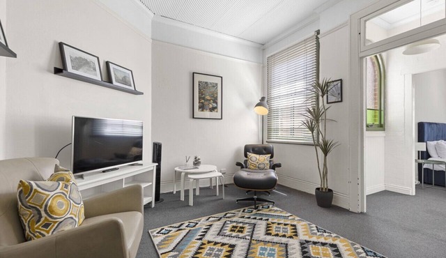 Comfortable 3 bed property in the heart of The Rocks