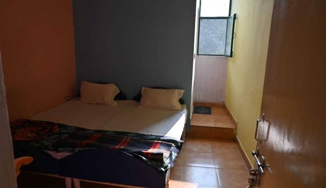 Comfortable rooms at Krishna Paying Guest House near city attractions