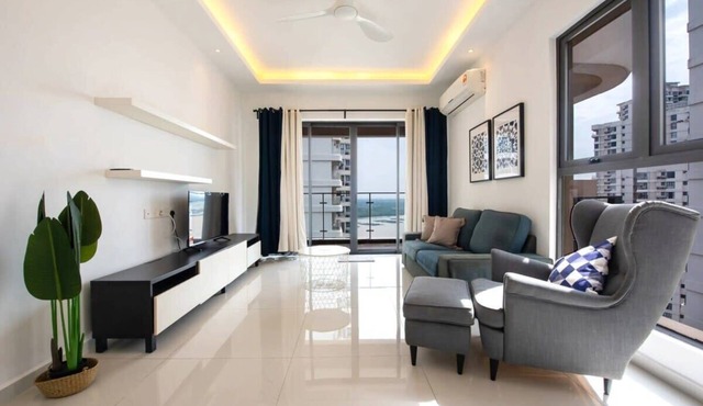 Comfy 3BR Apt in Danga Bay, FREE Parking, Sea View