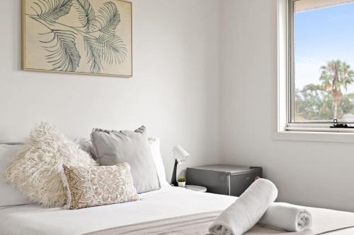 Comfy Double Room in Panania - Nearby Stations & Shops - Shared Bathroom