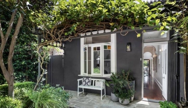 Contemporary sanctuary minutes to Sydney beaches, CBD, SCG and Centennial Park