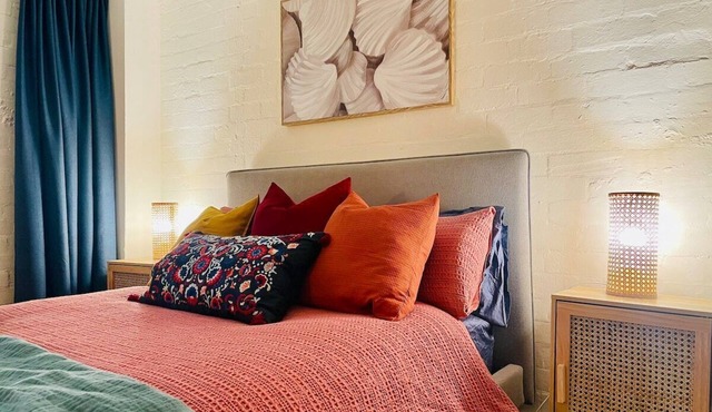 Converted warehouse suite 17min from CBD in Seddon