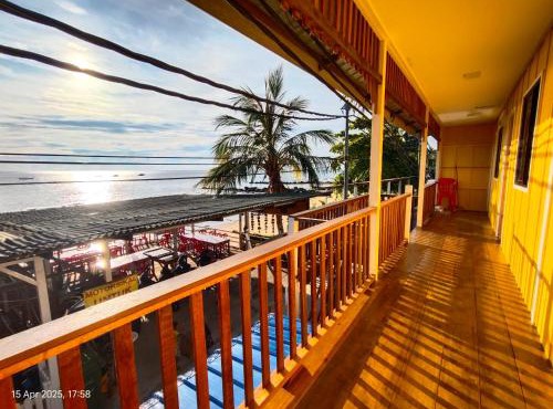 CORAL BEACH room & cafe