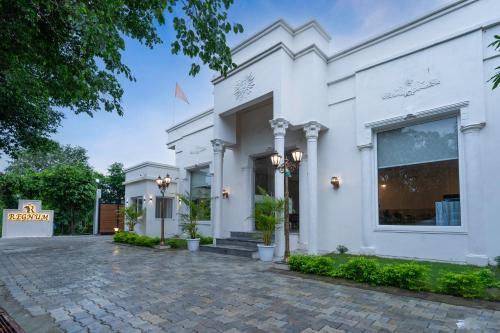 Corbett The Regnum Resort