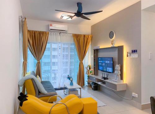 Corner KL Pool View RC Residence with High Internet Speed 500Mbps