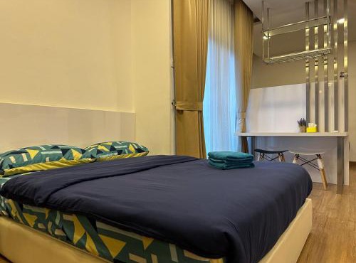 Corner Unit, Great Privacy, Designer Studio with Wi-Fi, Netflix, 1 Parking Space