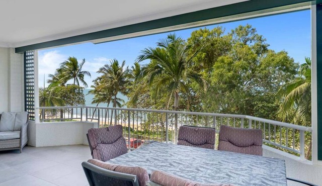 Costa Royale 3 Bedroom Beachfront Apartment 9 in Trinity Beach